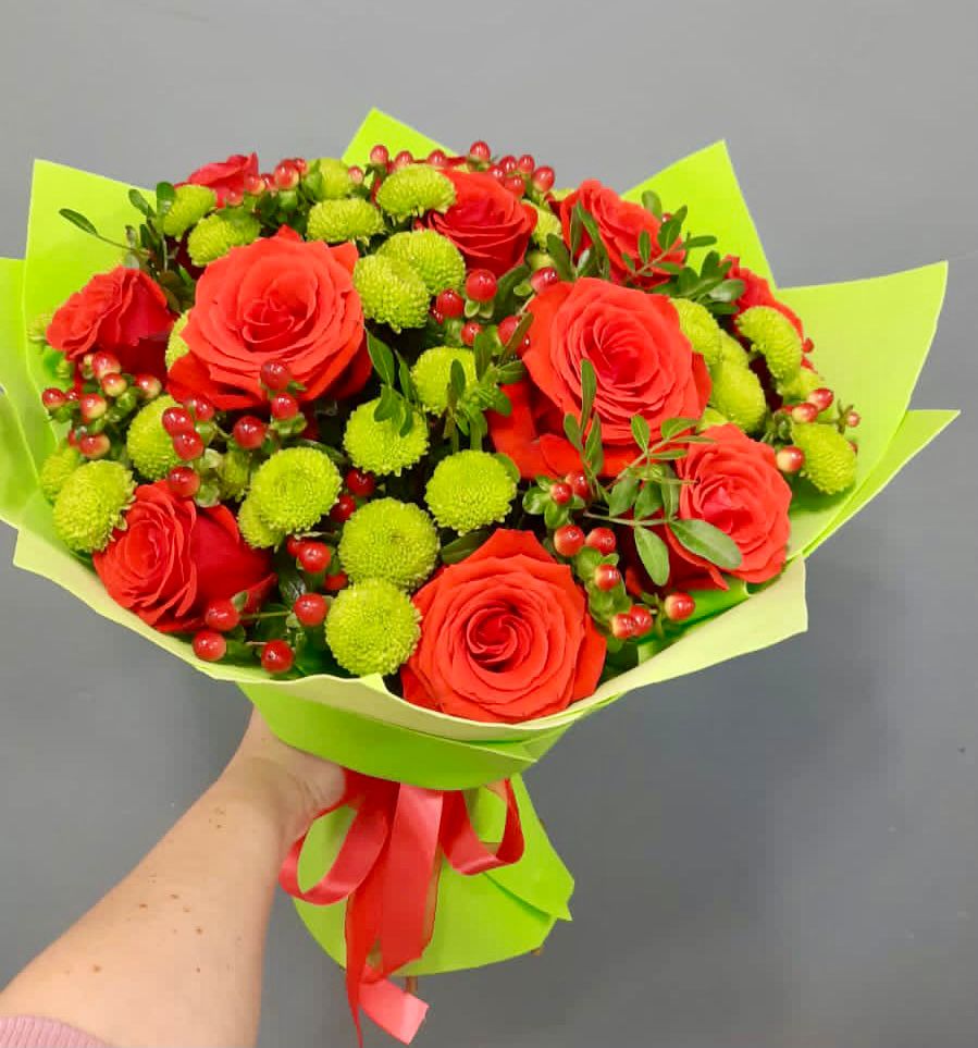 Букет цветов из: Хризантемы и Розы в Кизилюрте