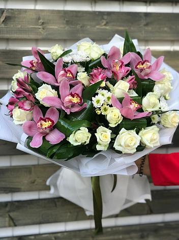Букет цветов из: Розы и Хризантемы в Кизилюрте