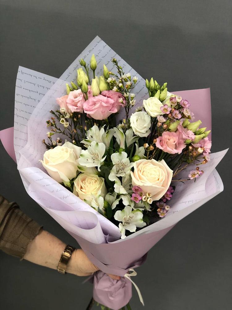 Букет цветов из: Альстромерии, Розы и Лизиантусы в Кизилюрте