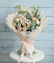 Букет цветов из:  Розы и Лизиантусы в Кизилюрте