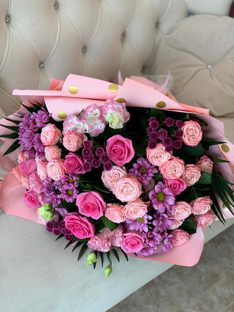 Букет цветов из: Хризантемы, Розы и Лизиантусы в Кизилюрте