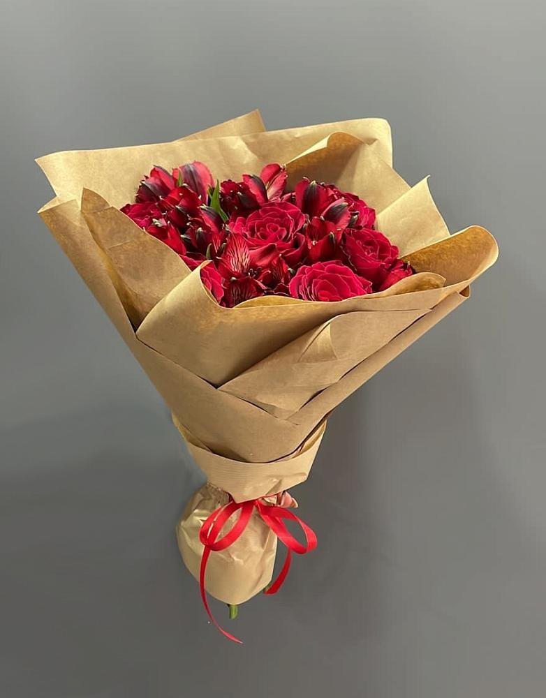 Букет цветов из: Альстромерии и Розы в Кизилюрте