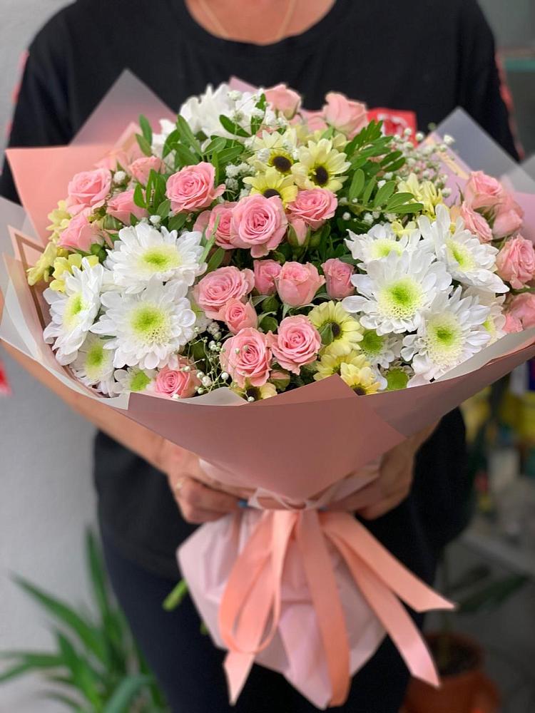 Букет цветов из: Розы и Хризантемы в Кизилюрте
