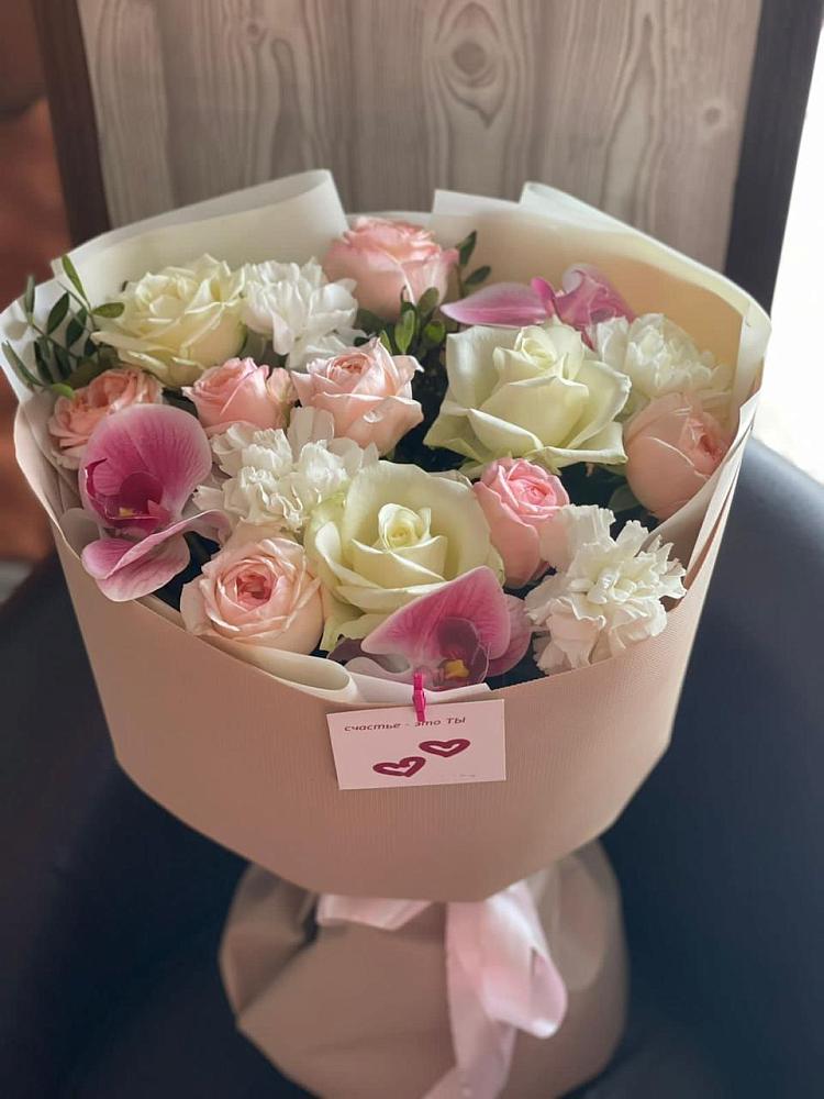 Букет цветов из: Орхидеи, Розы и Гвоздики в Кизилюрте