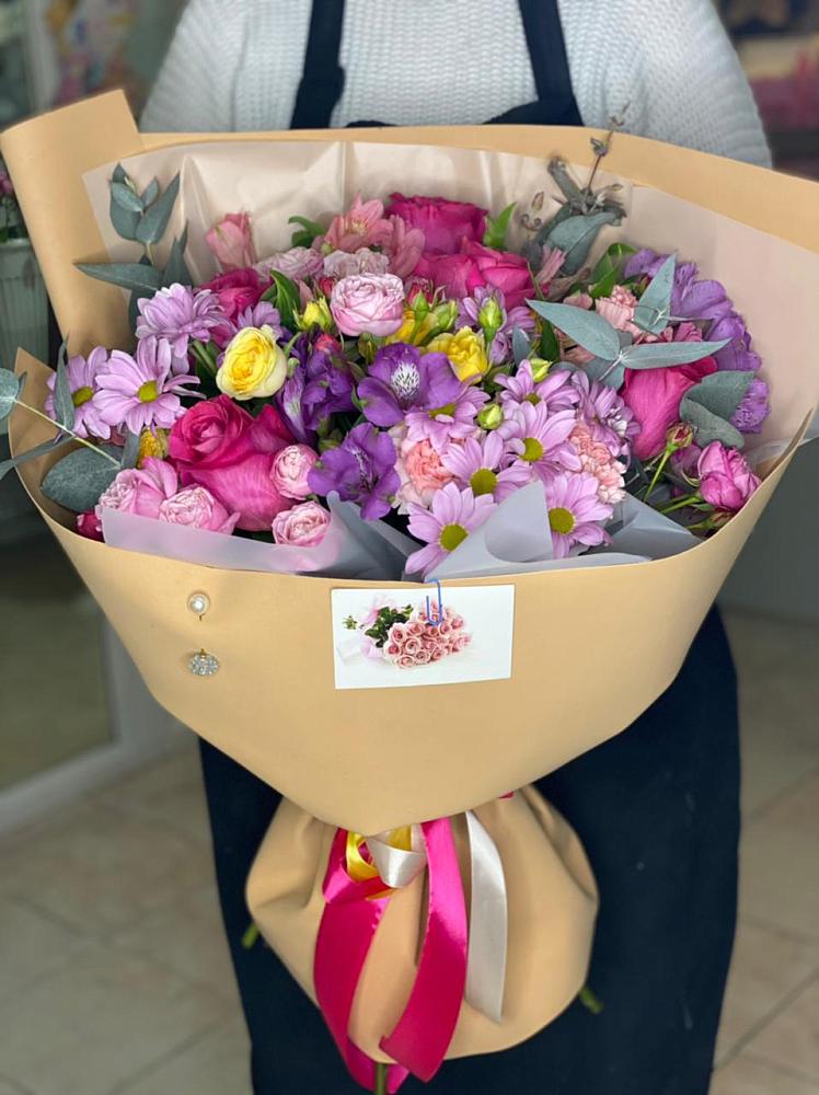 Букет цветов из: Хризантемы, Гвоздики и Альстромерии в Кизилюрте