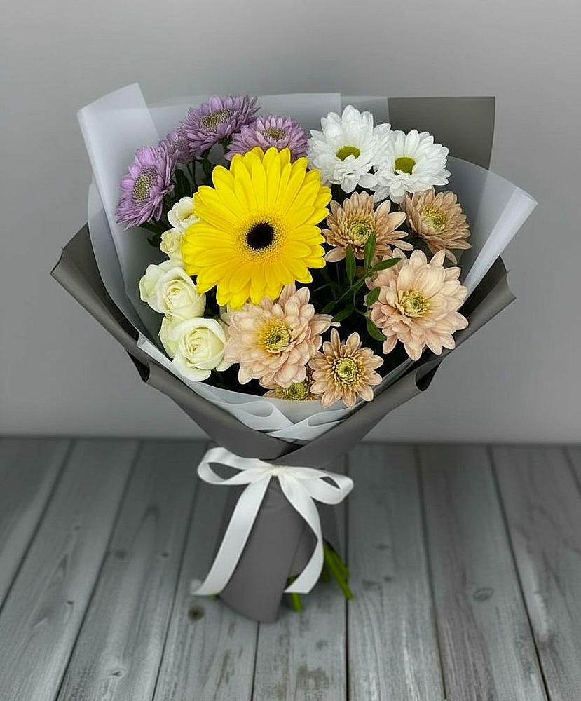 Букет цветов из: Розы, Герберы и Хризантемы в Кизилюрте