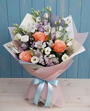 Букет цветов из:  Лизиантусы, Розы, Альстромерии и Гипсофила в Кизилюрте