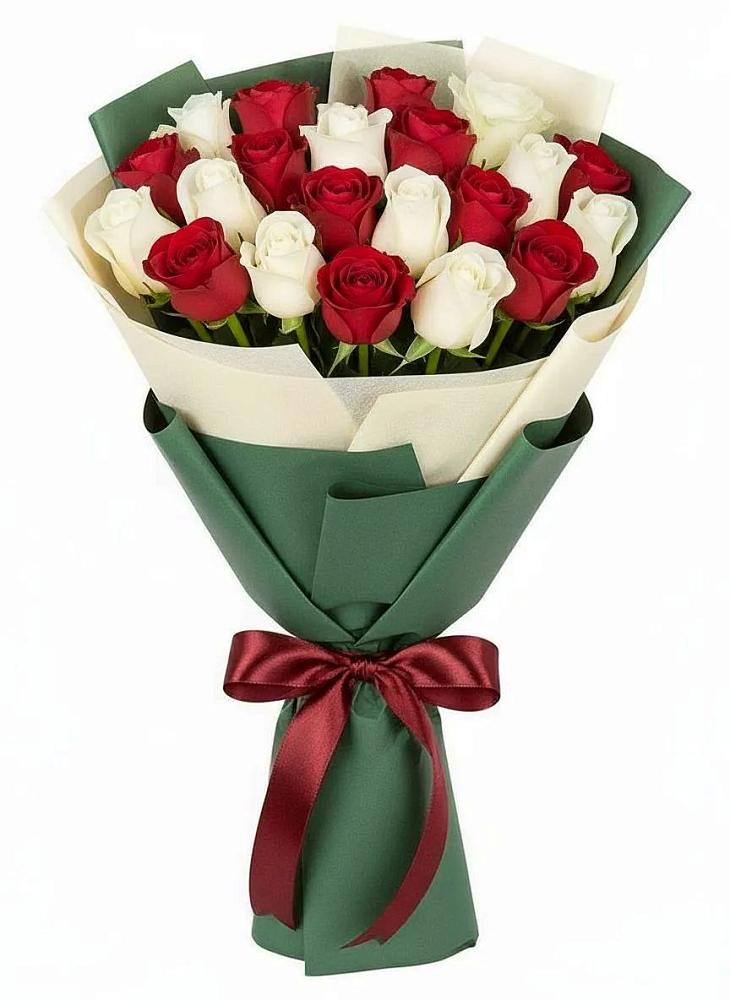 Букет Микс из красных и белых роз в Кизилюрте