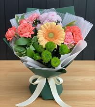 Букет цветов из:  Гвоздики, Розы, Герберы и Хризантемы в Кизилюрте