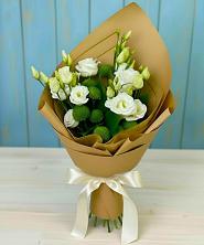 Букет цветов из:  Хризантемы и Лизиантусы в Кизилюрте