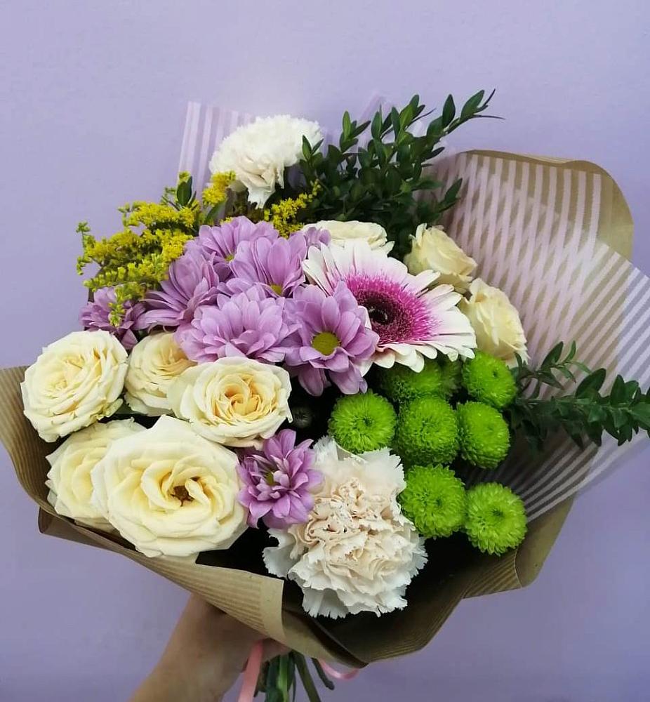 Букет цветов из: Хризантемы, Розы, Гвоздики и Герберы в Кизилюрте