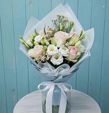 Букет цветов из:  Розы и Лизиантусы в Кизилюрте