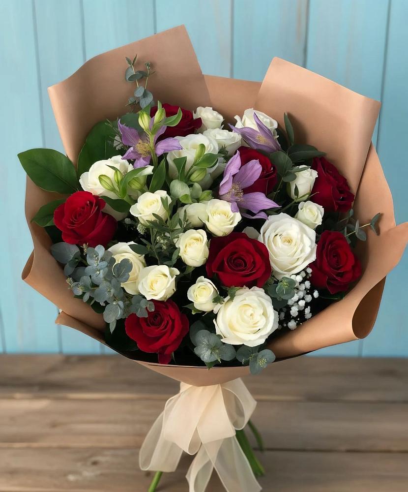 Букет цветов из: Розы и Альстромерии в Кизилюрте