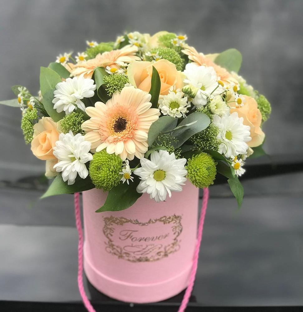 Цветочная композиция из Розы, Герберы и Хризантемы в шляпной коробке в Кизилюрте