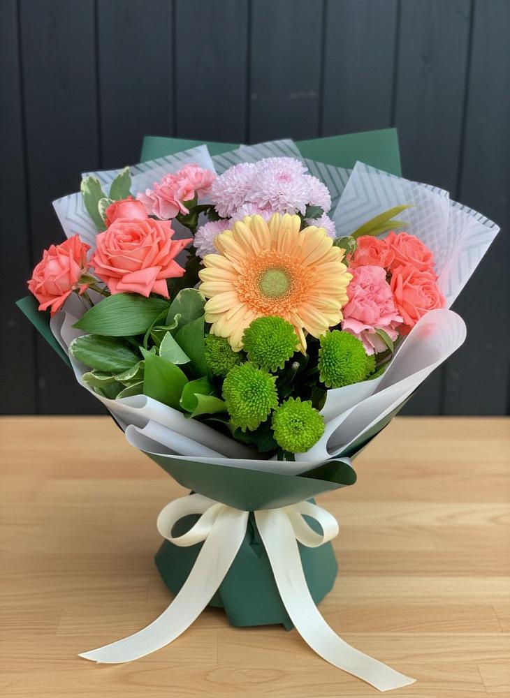 Букет цветов из: Гвоздики, Розы, Герберы и Хризантемы в Кизилюрте